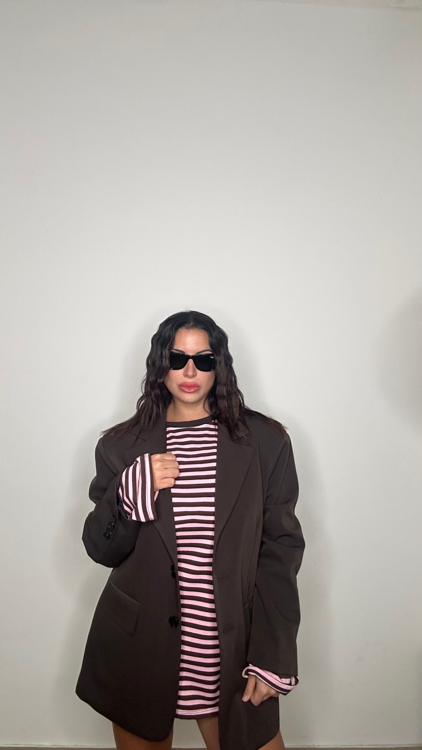 T shirt righine rosa e marrone